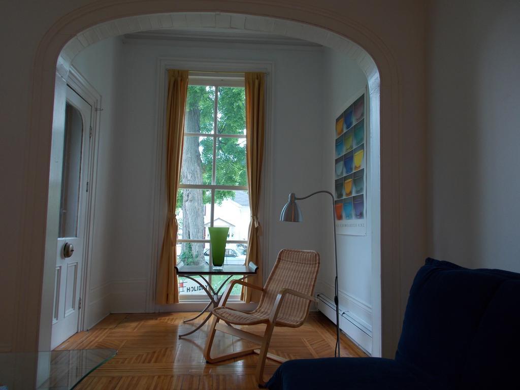Absolute 1000 Islands Monthly Suites Ґананокве Номер фото